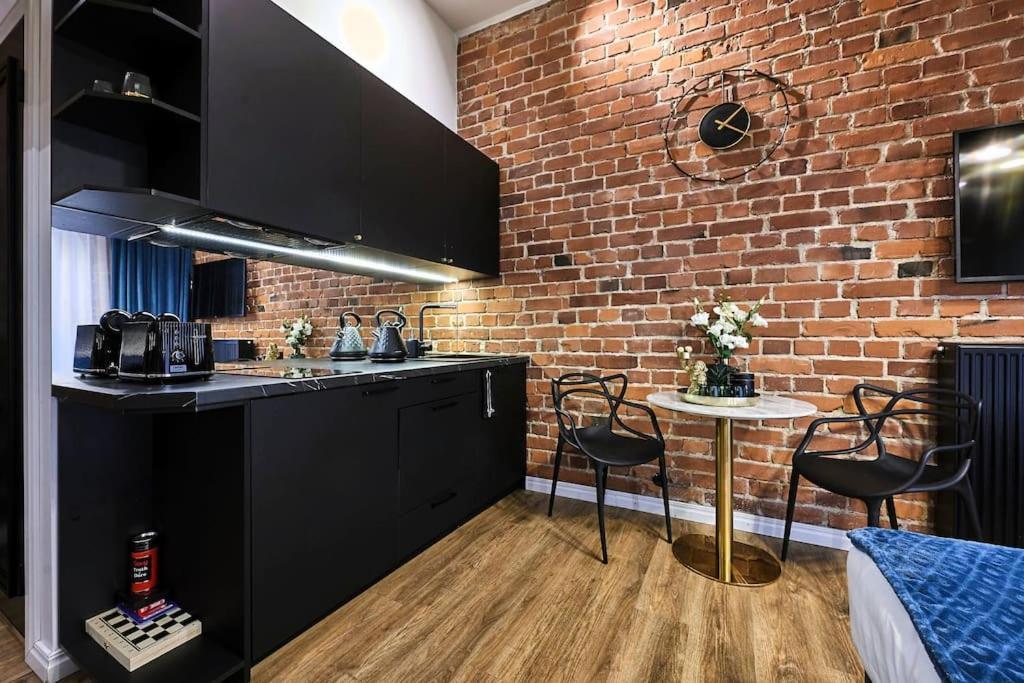 Urban-Glam City Centre Studio With A Gym And Terrace Tallinn Exterior photo